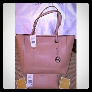 SOLD BNWT Authentic Michael Kors MK Set
